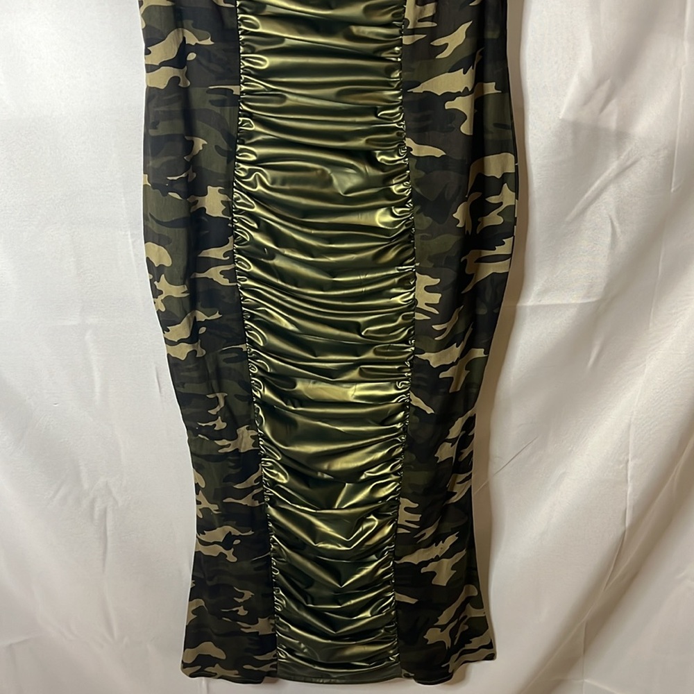 Long camel dress with rushing down the front of the dress - Picture 3 of 4